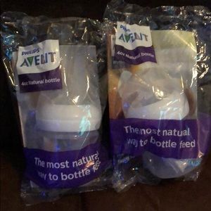 BRAND NEW Avent bottles w/ 2 pacifiers